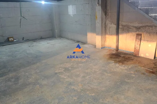 JEPET AMBIENT ME QERA 190M2 "LIQENI I THATE" 750 EURO