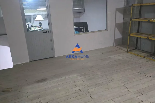 JEPET AMBIENT ME QERA 190M2 "LIQENI I THATE" 750 EURO