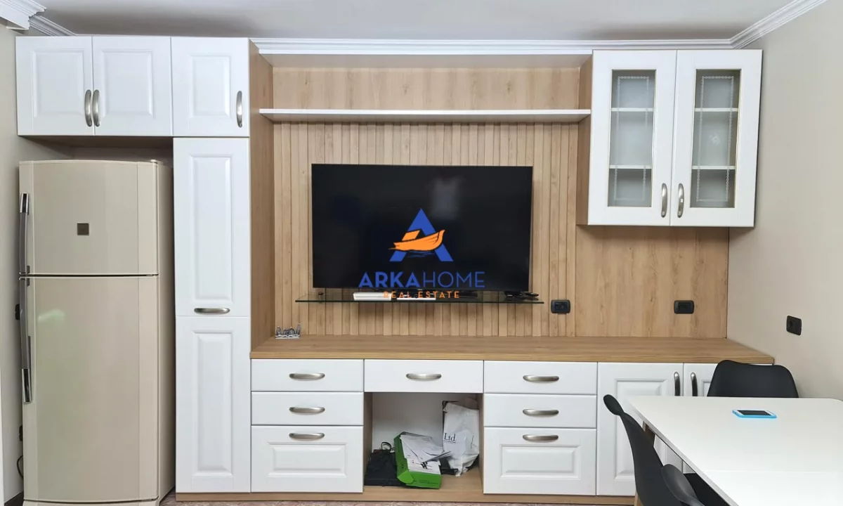 Shtepi me qera Apartament ne Tirane, 3+1, Mobilimi E mobiluar, Pagesa 805  Euro.