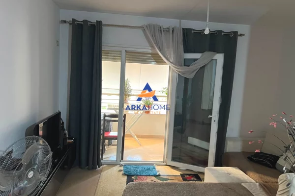 Shtepi ne shitje Apartament ne Tirane, 2+1, Mobilimi E mobiluar, Pagesa 193,340  Euro.