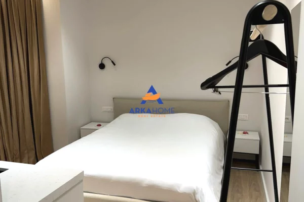 Shtepi me qera Apartament ne Tirane, 2+1, Mobilimi E mobiluar, Pagesa 1,300  Euro.