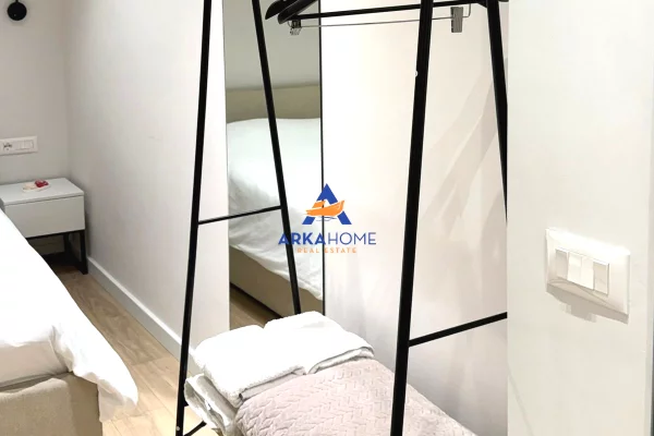 Shtepi me qera Apartament ne Tirane, 2+1, Mobilimi E mobiluar, Pagesa 1,300  Euro.