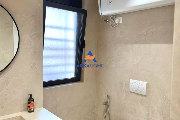 Shtepi me qera Apartament ne Tirane, 2+1, Mobilimi E mobiluar, Pagesa 1,300  Euro.
