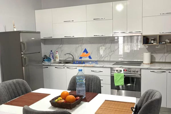 Shtepi me qera Apartament ne Tirane, 1+1, Mobilimi E mobiluar, Pagesa 537  Euro.