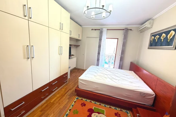 Shtepi me qera Apartament ne Tirane, 2+1, Mobilimi E mobiluar, Pagesa 913  Euro.