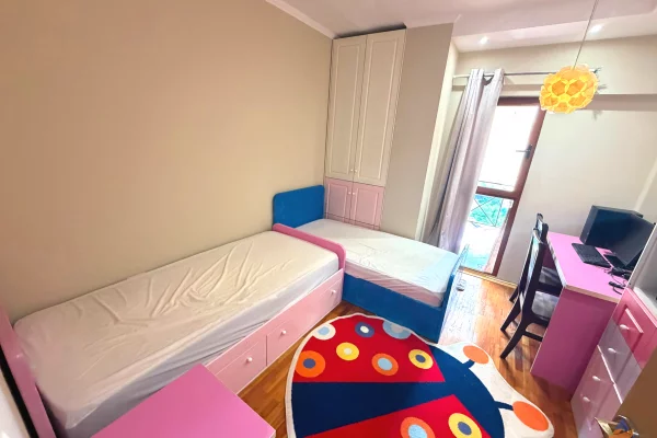 Shtepi me qera Apartament ne Tirane, 2+1, Mobilimi E mobiluar, Pagesa 913  Euro.