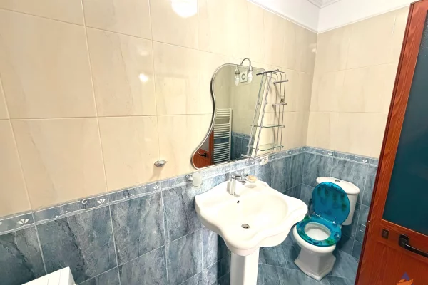 Shtepi me qera Apartament ne Tirane, 2+1, Mobilimi E mobiluar, Pagesa 913  Euro.