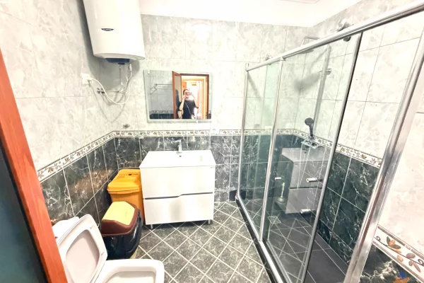 Shtepi me qera Apartament ne Tirane, 1+1, Mobilimi E mobiluar, Pagesa 590  Euro.