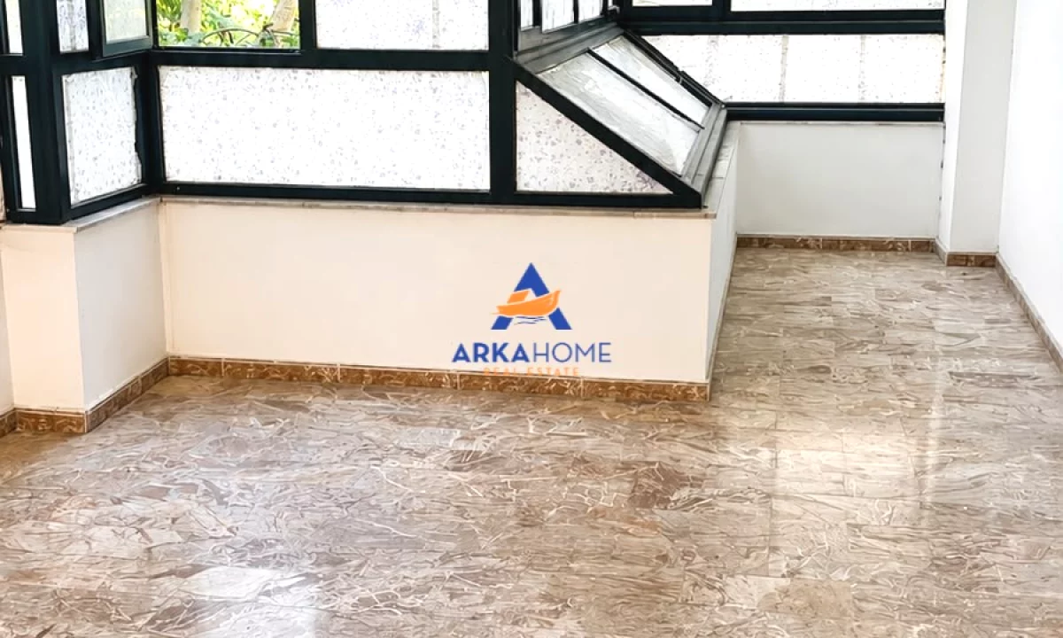 JEPET ME QERA AMBIENT BIZNESI 50M2 "VASIL SHANTO" 80.000 LEKE