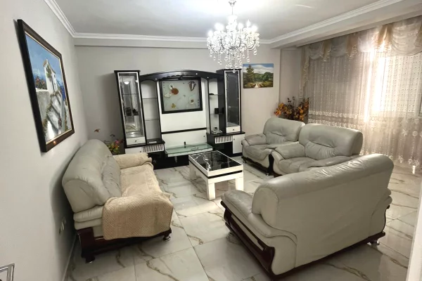 Shtepi me qera 4+1 ne Tirane - 1,020 Euro