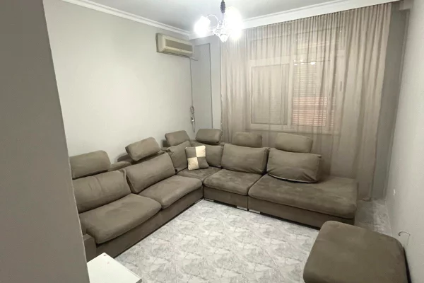 Shtepi me qera Apartament ne Tirane, 4+1, Mobilimi E mobiluar, Pagesa 1,020  Euro.