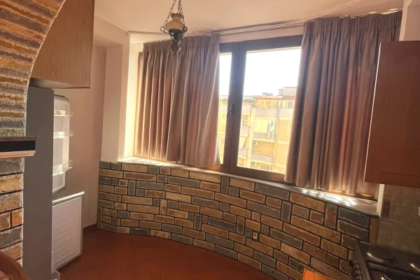 Shtepi me qera Apartament ne Tirane, 4+1, Mobilimi E mobiluar, Pagesa 1,020  Euro.