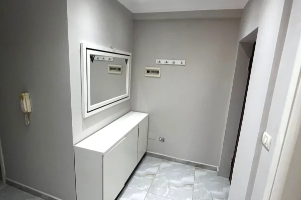 Shtepi me qera Apartament ne Tirane, 4+1, Mobilimi E mobiluar, Pagesa 1,020  Euro.