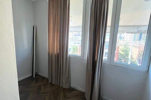 Shtepi me qera Apartament ne Tirane, 4+1, Mobilimi E mobiluar, Pagesa 1,020  Euro.
