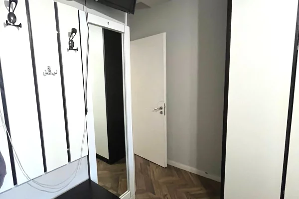 Shtepi me qera Apartament ne Tirane, 4+1, Mobilimi E mobiluar, Pagesa 1,020  Euro.