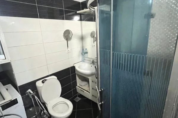 Shtepi me qera Apartament ne Tirane, 4+1, Mobilimi E mobiluar, Pagesa 1,020  Euro.