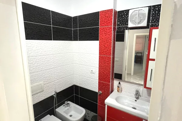 Shtepi me qera Apartament ne Tirane, 4+1, Mobilimi E mobiluar, Pagesa 1,020  Euro.