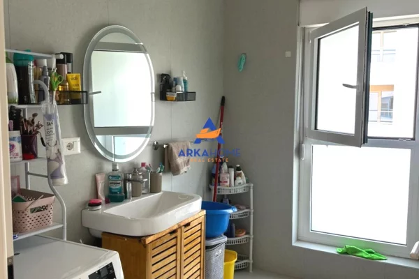 Shtepi me qera Apartament ne Tirane, 2+1, Mobilimi E mobiluar, Pagesa 590  Euro.
