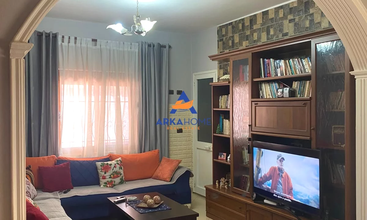 Shtepi ne shitje Apartament ne Tirane, 2+1, Mobilimi E mobiluar, Pagesa 220,000  Euro.