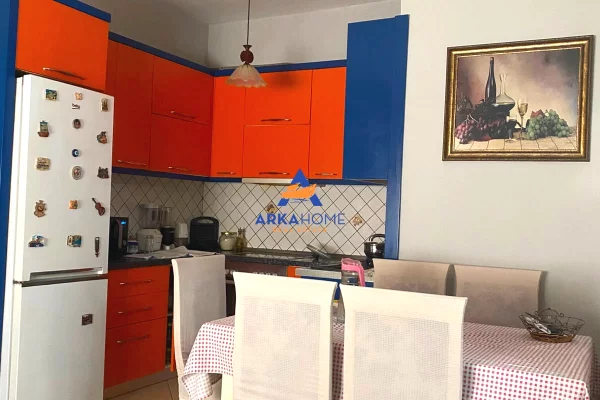 Shtepi ne shitje Apartament ne Tirane, 2+1, Mobilimi E mobiluar, Pagesa 220,000  Euro.