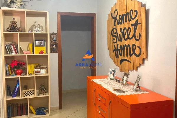Shtepi ne shitje Apartament ne Tirane, 2+1, Mobilimi E mobiluar, Pagesa 220,000  Euro.