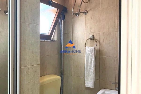 Shtepi ne shitje Apartament ne Tirane, 2+1, Mobilimi E mobiluar, Pagesa 220,000  Euro.
