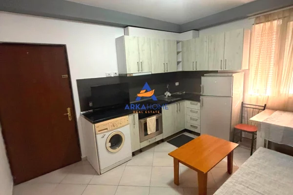 Shtepi me qera Apartament ne Tirane, Garsoniere, Mobilimi E mobiluar, Pagesa 461  Euro.