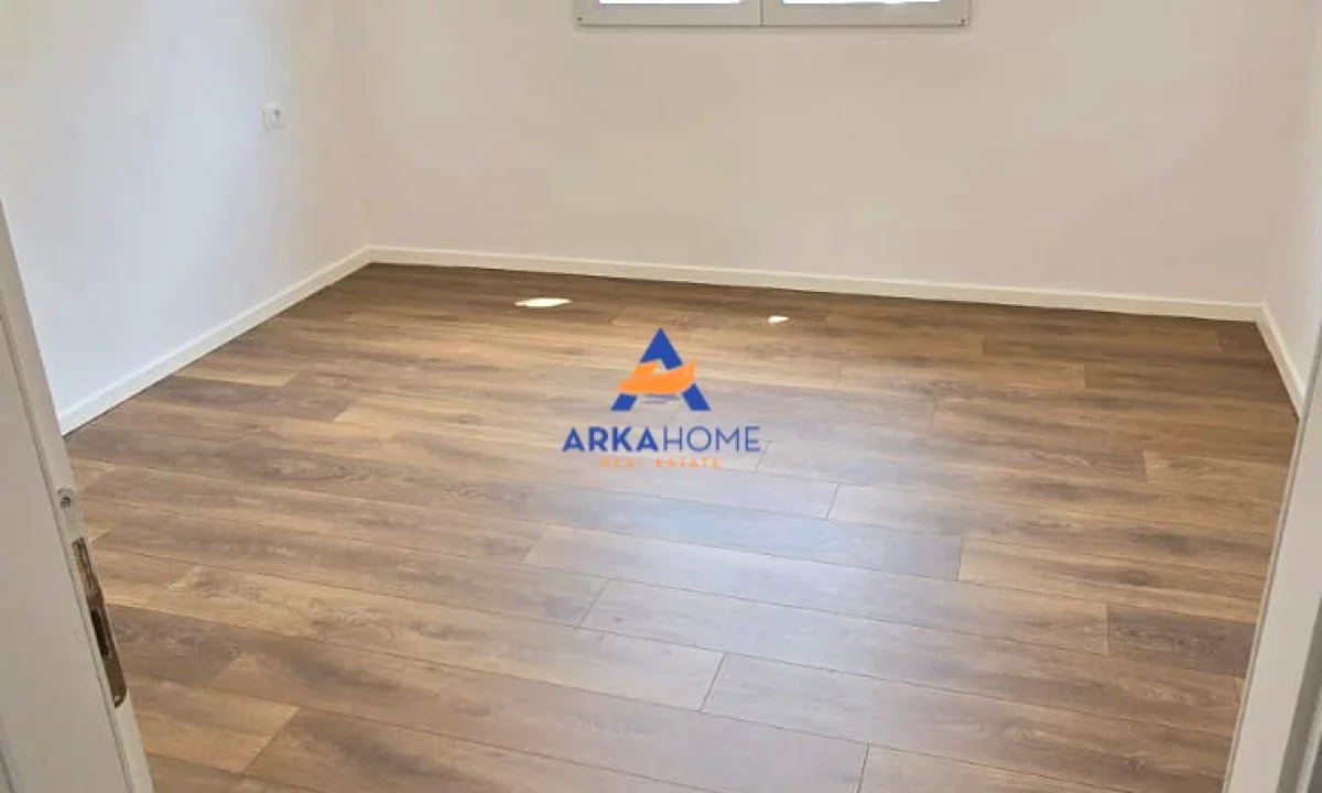 Shtepi ne shitje Apartament ne Tirane, 1+1, Mobilimi Bosh, pa mobiluar, Pagesa 140,000  Euro.