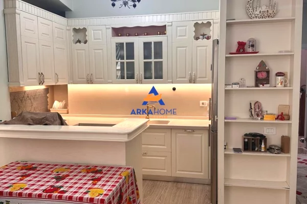 Shtepi ne shitje Apartament ne Tirane, 3+1, Mobilimi E mobiluar, Pagesa 425,965  Euro.