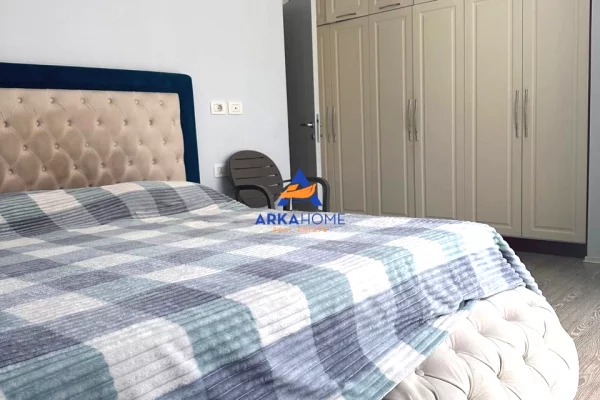 Shtepi ne shitje Apartament ne Tirane, 3+1, Mobilimi E mobiluar, Pagesa 425,965  Euro.