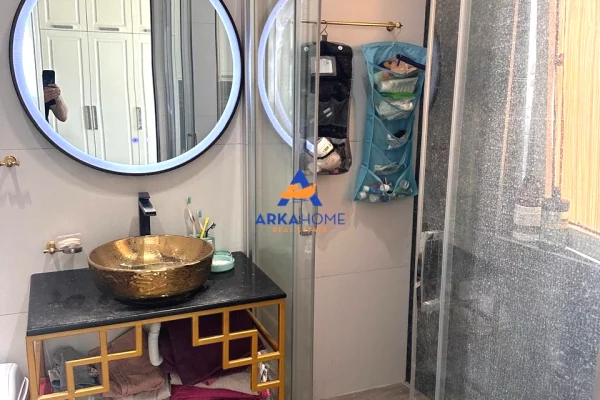 Shtepi ne shitje Apartament ne Tirane, 3+1, Mobilimi E mobiluar, Pagesa 425,965  Euro.