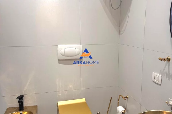 Shtepi ne shitje Apartament ne Tirane, 3+1, Mobilimi E mobiluar, Pagesa 425,965  Euro.