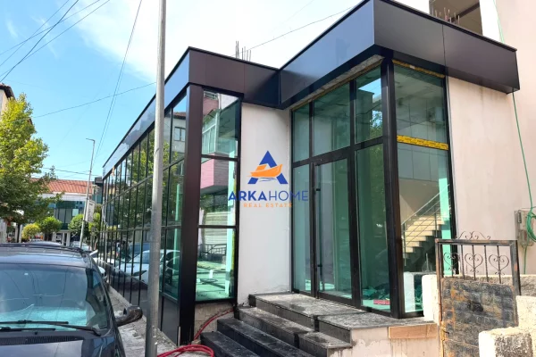 JEPET ME QERA AMBIENT BIZNESI 140M2 "FUSHE-KRUJE" 100000 LEKE