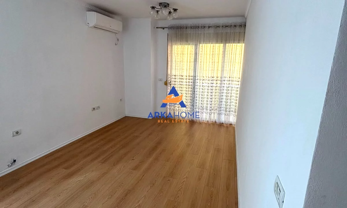 Shtepi ne shitje Apartament ne Tirane, 2+1, Mobilimi Bosh, pa mobiluar, Pagesa 145,005  Euro.