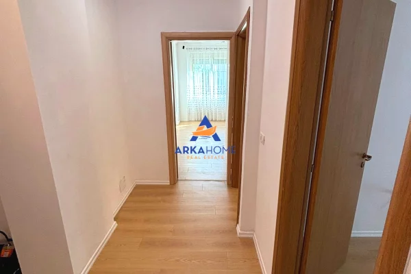 Shtepi ne shitje Apartament ne Tirane, 2+1, Mobilimi Bosh, pa mobiluar, Pagesa 145,005  Euro.