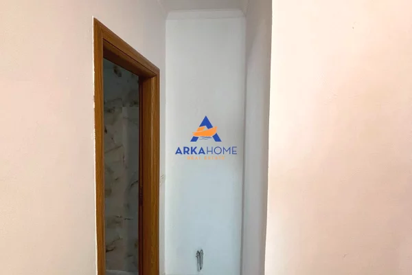 Shtepi ne shitje Apartament ne Tirane, 2+1, Mobilimi Bosh, pa mobiluar, Pagesa 145,005  Euro.