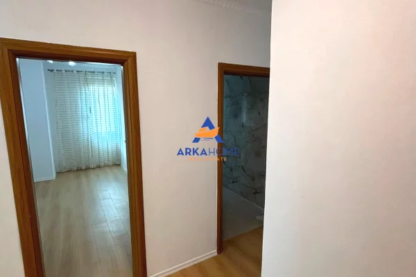 Shtepi ne shitje Apartament ne Tirane, 2+1, Mobilimi Bosh, pa mobiluar, Pagesa 145,005  Euro.