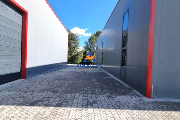 JEPET MAGAZINE ME QERA 500M2 "RRUGA E RINASIT" 200.000 LEKE