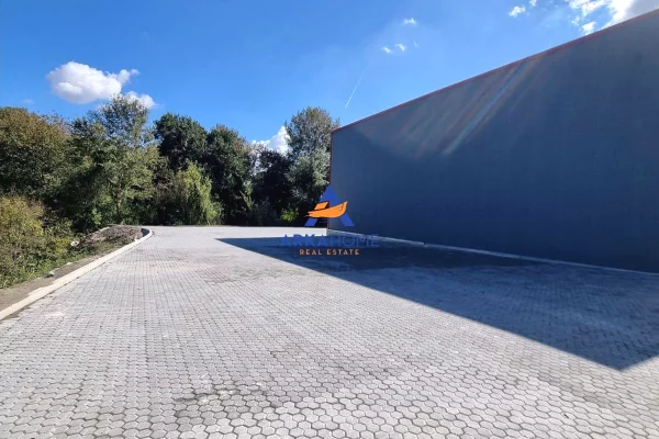JEPET MAGAZINE ME QERA 500M2 "RRUGA E RINASIT" 200.000 LEKE