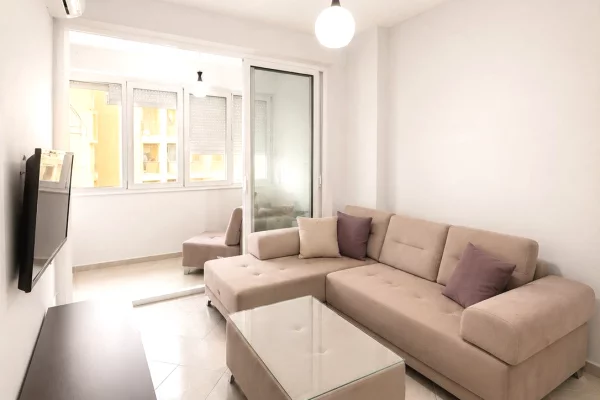 Shtepi me qera Apartament ne Tirane, 1+1, Mobilimi E mobiluar, Pagesa 537  Euro.