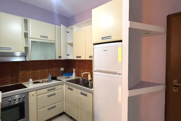 Shtepi me qera Apartament ne Tirane, 1+1, Mobilimi E mobiluar, Pagesa 537  Euro.