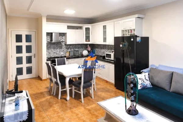 JEPET APARTAMENT 2+1+BALLKON ME QERA "PRANE VILES L, ASTIR" 50.000 LEKE