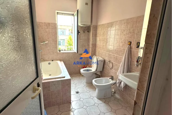 Shtepi ne shitje Apartament ne Tirane, 1+1, Mobilimi E mobiluar, Pagesa 134,264  Euro.