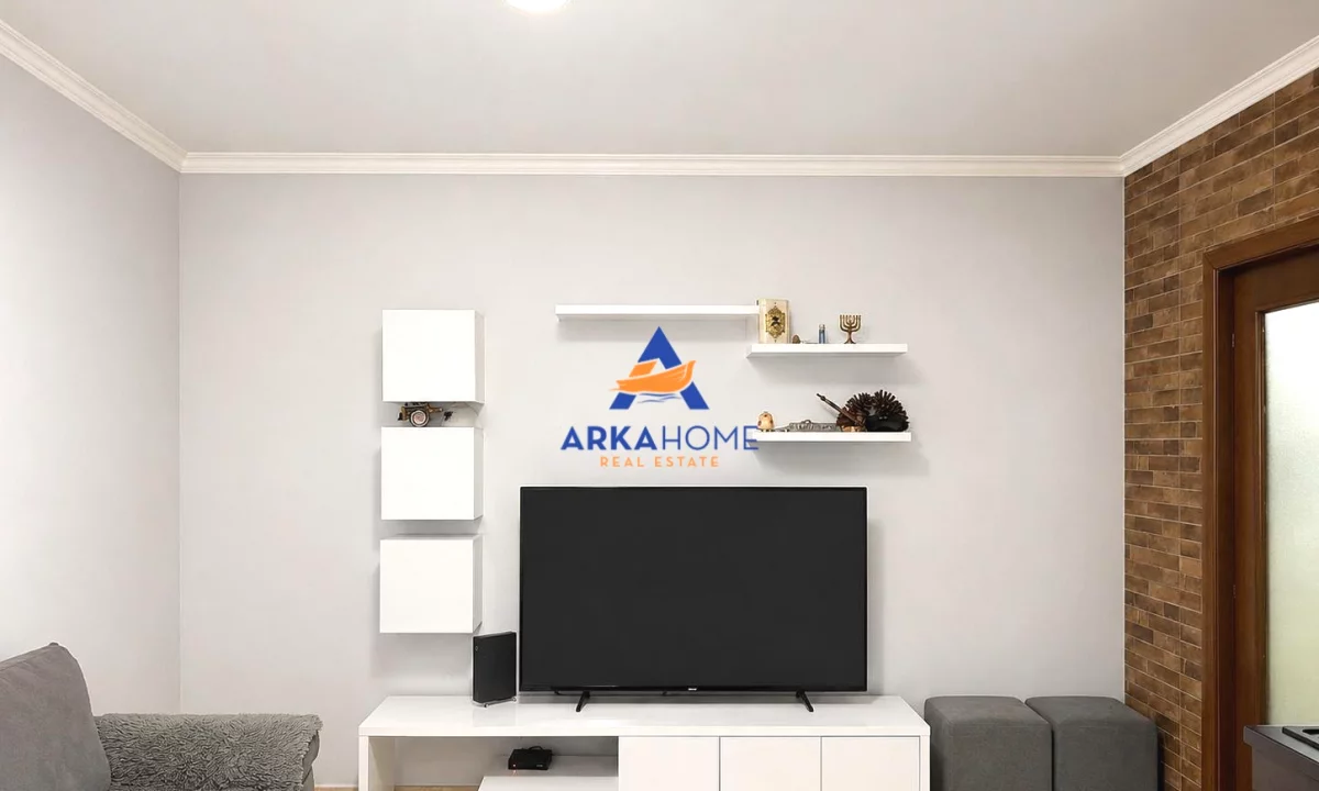 Shtepi ne shitje Apartament ne Durres, 2+1, Mobilimi E mobiluar, Pagesa 98,800  Euro.
