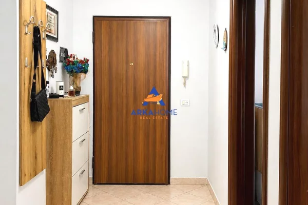 Shtepi ne shitje Apartament ne Durres, 2+1, Mobilimi E mobiluar, Pagesa 98,800  Euro.