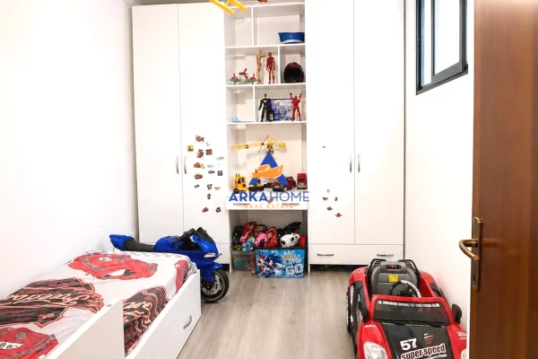 Shtepi ne shitje Apartament ne Durres, 2+1, Mobilimi E mobiluar, Pagesa 98,800  Euro.