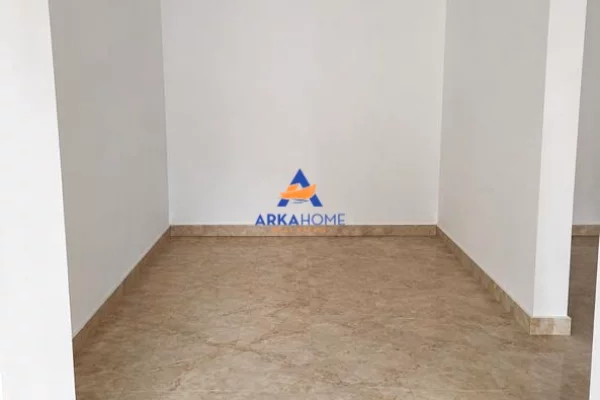 Ambiente Commerciale in Vendita 1+1 a Tirana - 185,000 Euro