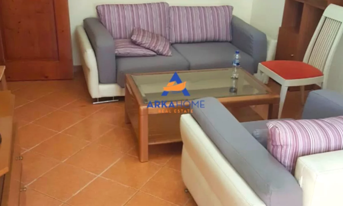 Appartamento in vendita a Tirana 2+1, Arredato