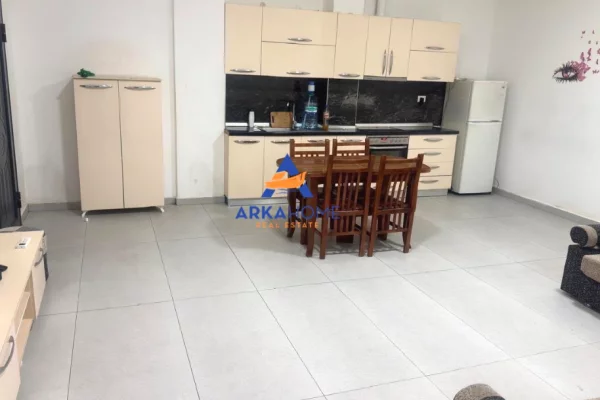 Appartamento in affitto a Tirana 3+1, Arredato