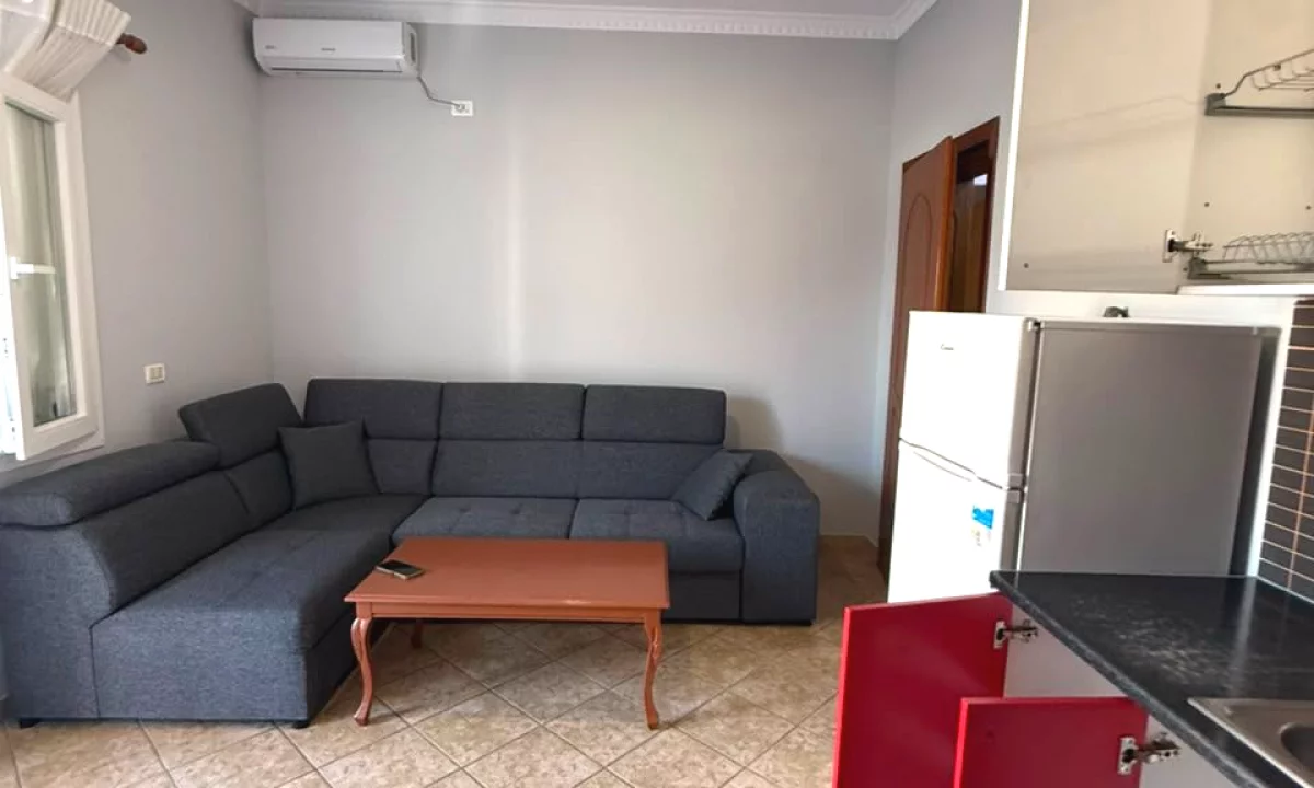 Shtepi me qera Apartament ne Tirane, 1+1, Mobilimi E mobiluar, Pagesa 375  Euro.